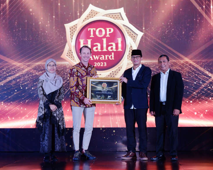 oriflame-indonesia-raih-halal-awards-2023-untuk-kategori-parfum